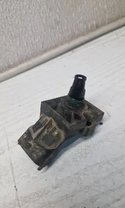 Volvo XC90 Air pressure sensor 0261230090 8677288