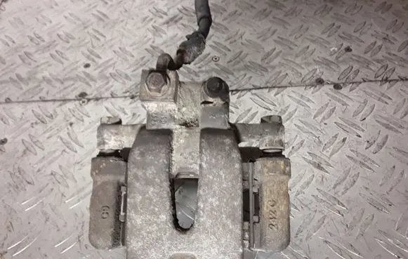 Chrysler 300 - 300C Rear brake caliper K242051C