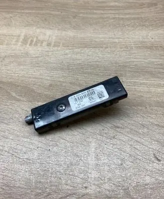 Mercedes-Benz C W204 Aerial antenna amplifier A2049056304