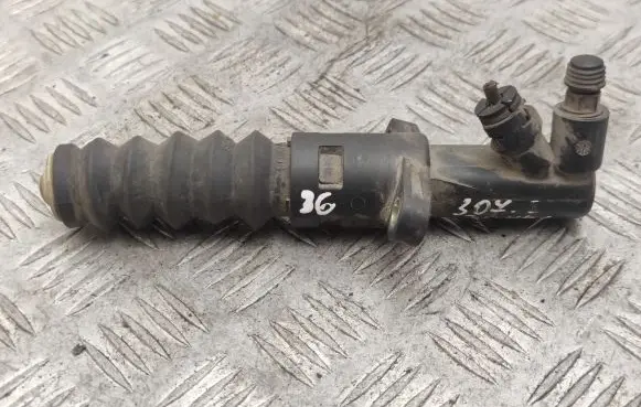 Clutch slave cylinder
