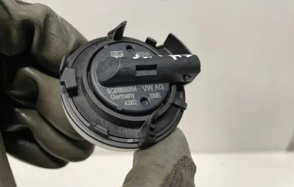 Audi A3 S3 8V Airbag deployment crash/impact sensor 5Q0959354