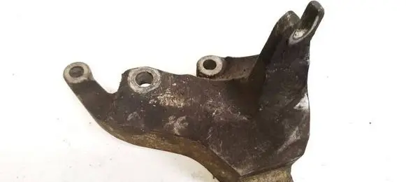 Ford Focus Engine mounting bracket