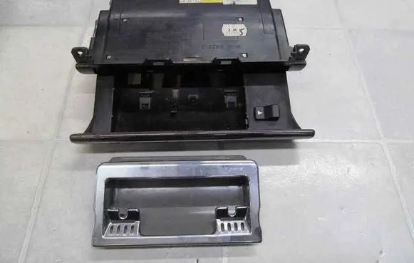 Audi A4 S4 B5 8D Car ashtray 8D0857951G 15558