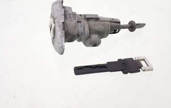Volkswagen PASSAT B7 Front door lock (next to the handle) 3C0837167B