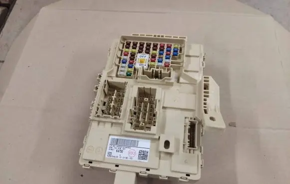 Hyundai Kona I Fuse module 91953K4750 1321105 K47502101050662