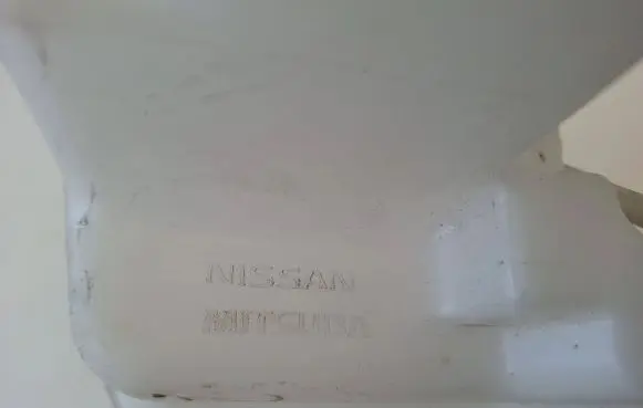 Nissan NV200 Windshield washer fluid reservoir/tank