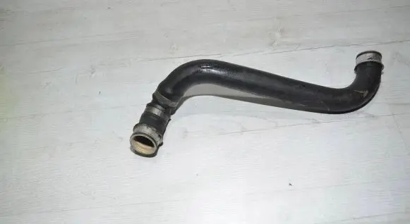 Mercedes-Benz CLS C219 Engine coolant pipe/hose