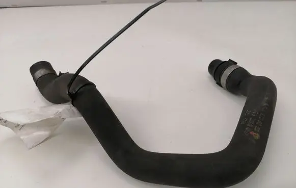 Mercedes-Benz Vito Viano W639 Engine coolant pipe/hose a6398325023
