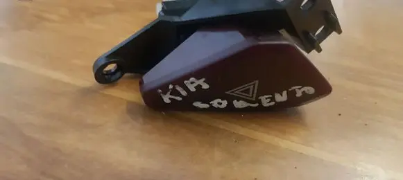 KIA Sorento Hazard light switch
