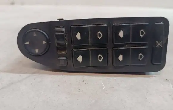 BMW 5 E39 Electric window control switch 8368985