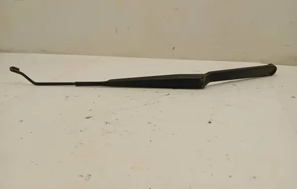 Nissan X-Trail T30 Front wiper blade arm