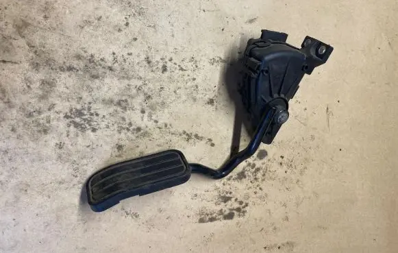 Volkswagen Sharan Accelerator throttle pedal 7M3721603E YM219F836AB 6PV00777003