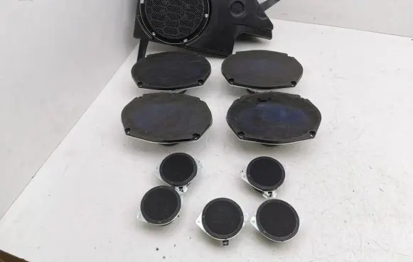 Jeep Cherokee Audio system kit 05064358AB 05064359AB