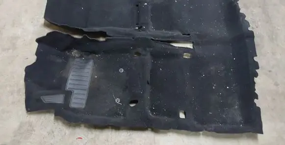 Toyota Avensis T270 Interior carpet 5851005410