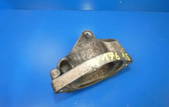 Mercedes-Benz A W176 Engine mounting bracket A6072050101 15412801