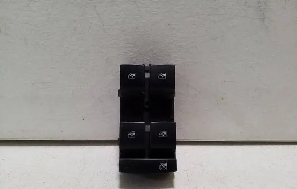 Chevrolet Orlando Electric window control switch 20830838