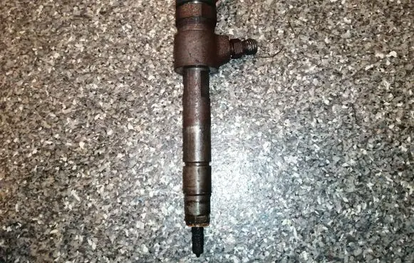 Opel Zafira B Fuel injector 0445110165