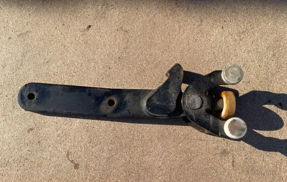 Volkswagen Caddy Sliding door lower roller guide/hinge 