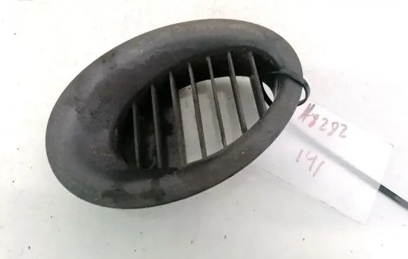 Ford Focus Dash center air vent grill