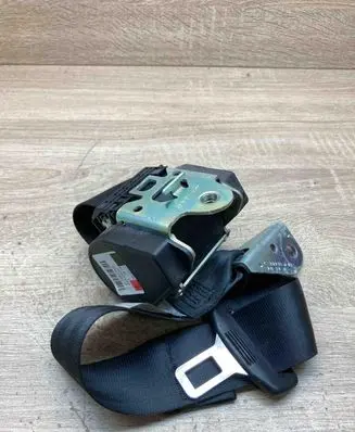 Volkswagen Golf VI Rear seatbelt 617980700 1K6857805AA