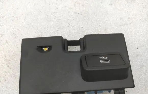 BMW i4 USB socket connector 106038803C 584507