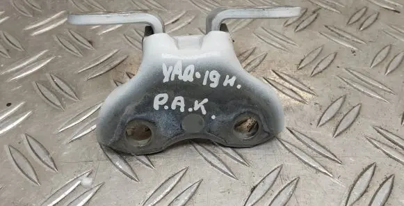 Toyota Yaris Front door lower hinge 