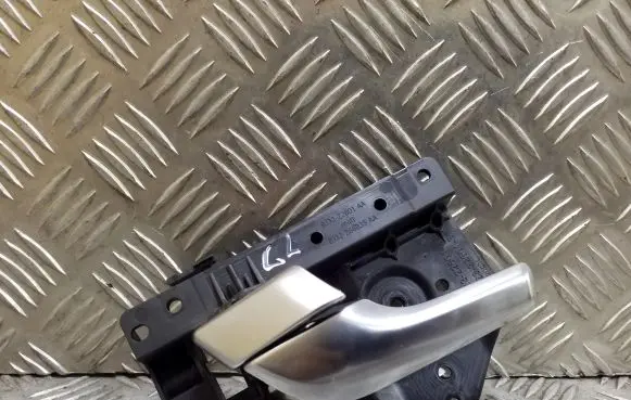 Rear door interior handle