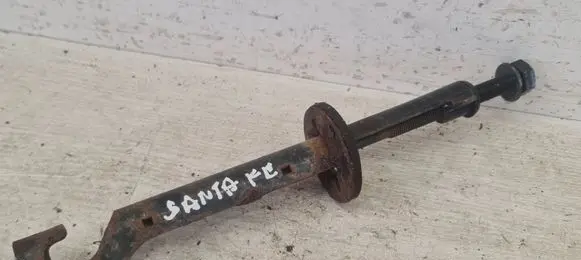 Hyundai Santa Fe Spare wheel bolt 