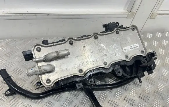 Volkswagen Caddy Intake manifold 04E145749F LLKTYPV01 0281002977