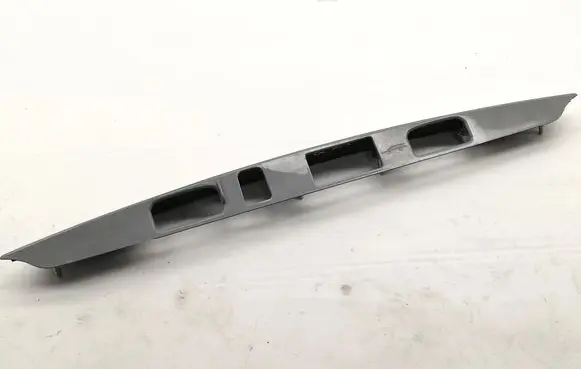 Trunk door license plate light bar