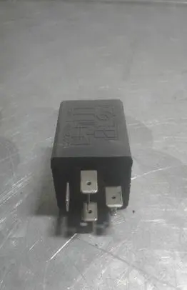 Volkswagen PASSAT B4 Other relay 5WK1640