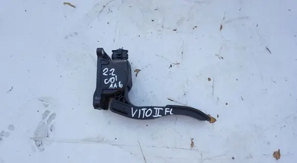 Mercedes-Benz Vito Viano W639 Accelerator throttle pedal A9063000304