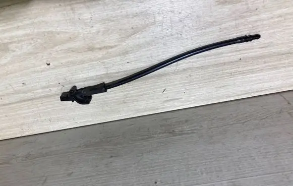 Ford Kuga II Windshield washer spray nozzle B630B