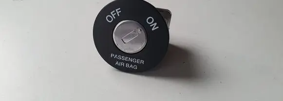 Hyundai Santa Fe Passenger airbag on/off switch 