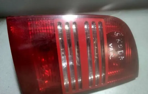 Skoda Octavia Mk1 (1U) Rear/tail lights 1U9945111 1U9945095