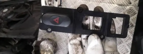 Mitsubishi Pajero Sport I Hazard light switch mr117578
