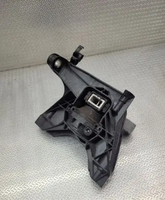 Engine mount bracket
