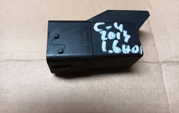 Citroen C4 II Glow plug pre-heat relay 9802424080 31101