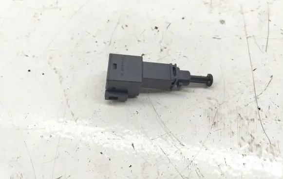 Volkswagen Golf IV Brake pedal sensor switch 109001