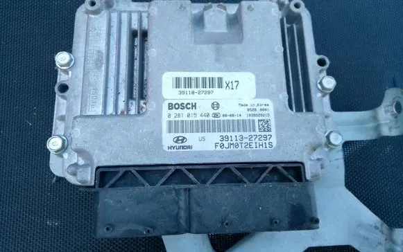 Hyundai Tucson JM Engine control unit/module 3911827297 0281015440 39113-27297