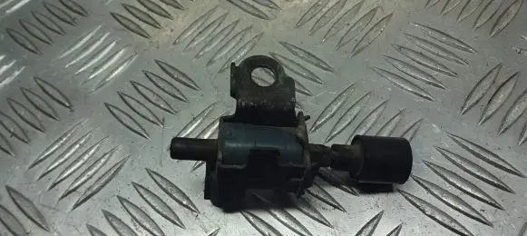 Toyota Avensis T220 Vacuum valve 90910-12219