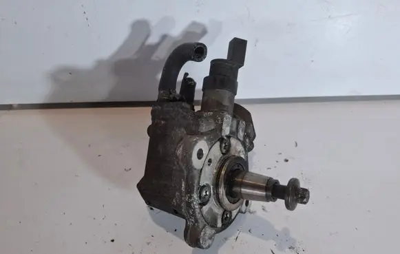 Fuel injection high pressure pump
