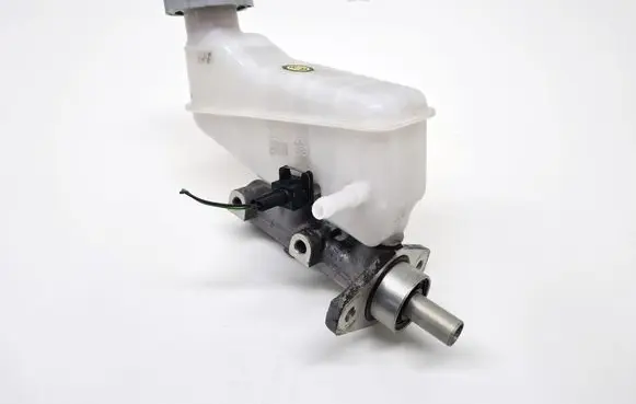 Hyundai i20 (PB PBT) Master brake cylinder 7181712