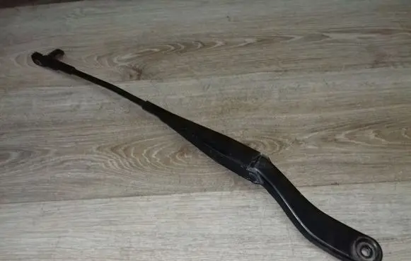 Volvo V50 Front wiper blade arm 30698249