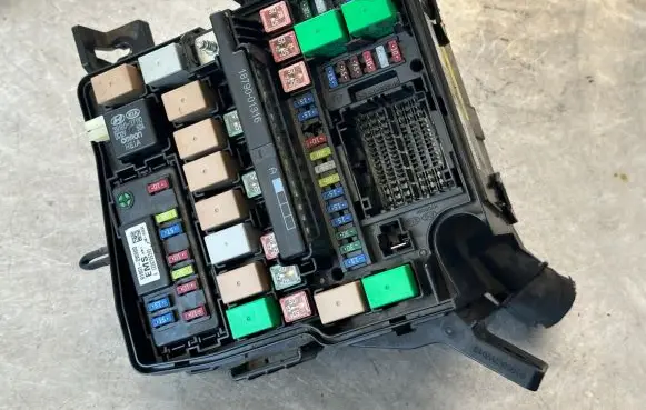 Hyundai Santa Fe Fuse module 919512W000 912042W230