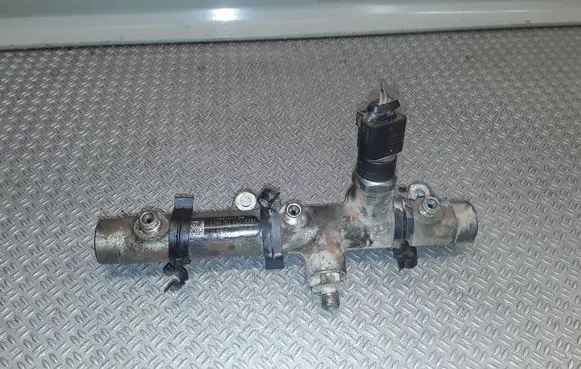 Volkswagen Phaeton Fuel main line pipe 059130089D 028100691