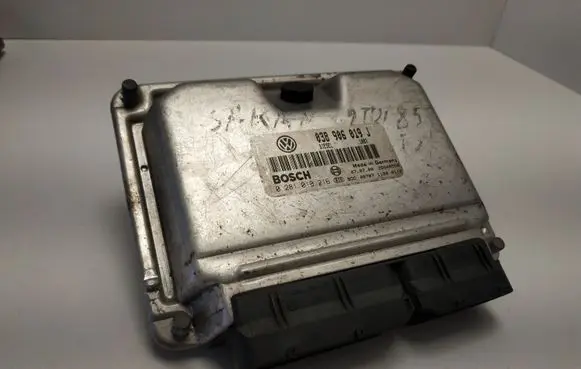 Seat Alhambra (Mk1) Engine control unit/module 038906019J 0281010216