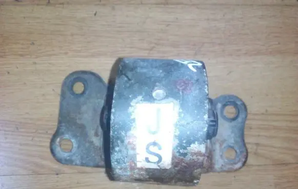 Mitsubishi Outlander Engine mount bracket