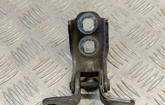 Opel Astra K Front door lower hinge A046057