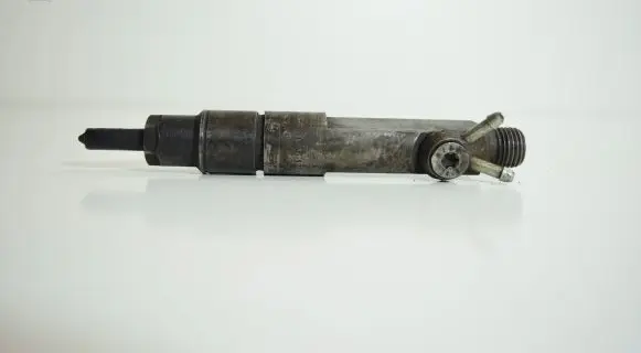 Audi A6 S6 C4 4A Fuel injector 046130201E